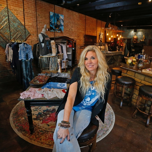 Meet your Posher, Kimberly - Picture 2 of 5